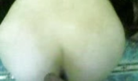 Hitam jilbab nokep berambut istri muda mendapat lebih besar putih kontol di depan