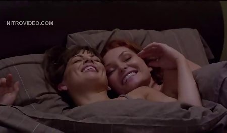 Seks antar ras lesbian Cewek seksi Rambut bokeb kerudung setelah yoga
